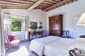 5 bedrooms, iron/ironing board, travel crib, free WiFi