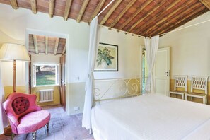 5 bedrooms, iron/ironing board, travel cot, free WiFi
