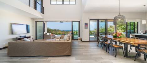 Smart-tv, bøger, stereoanlæg