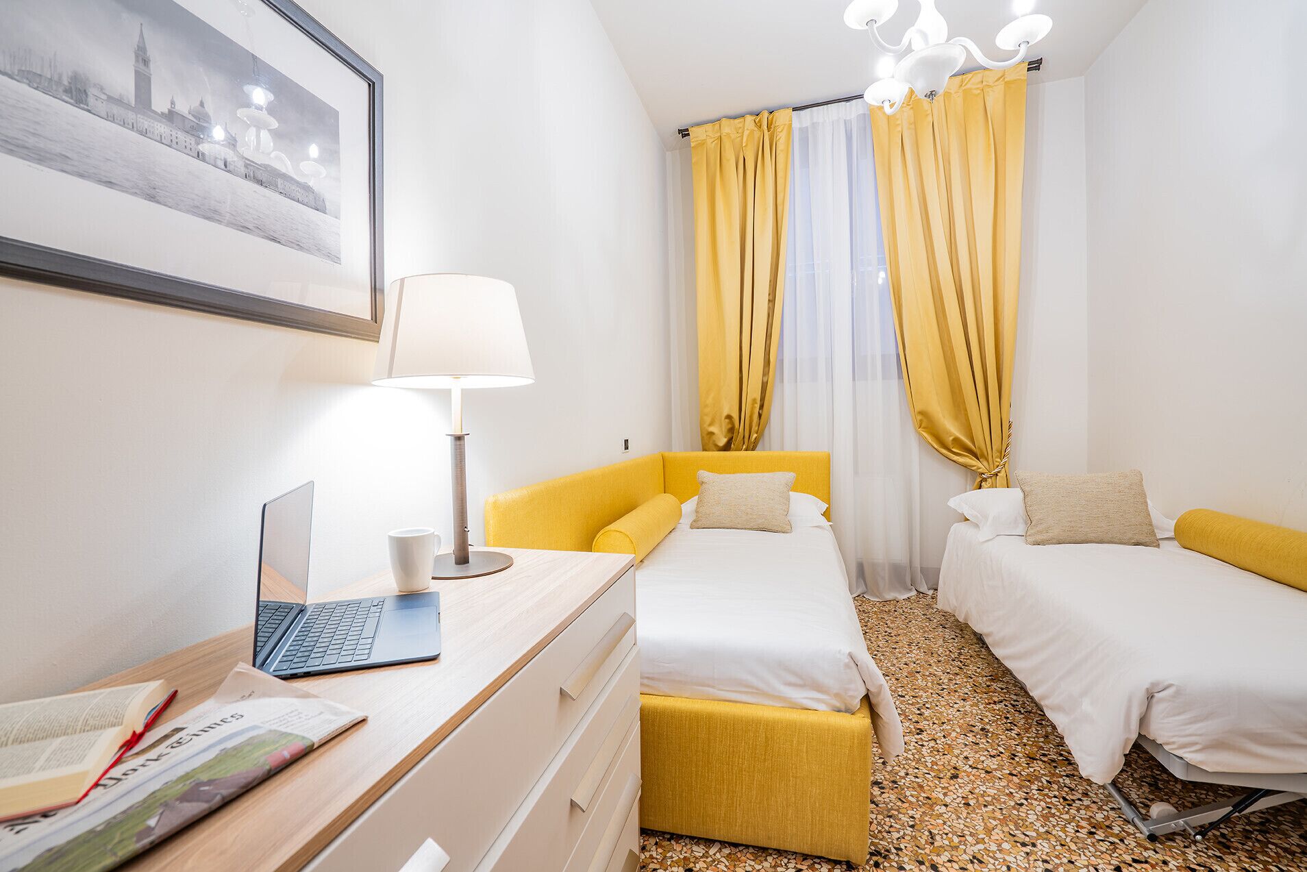 4 chambres, fer et planche à repasser, accès au Wi-Fi (inclus)