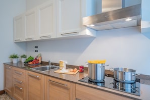 Coffee/tea maker, fridge, microwave, dishwasher