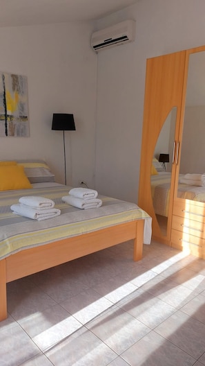 Free WiFi, bed sheets