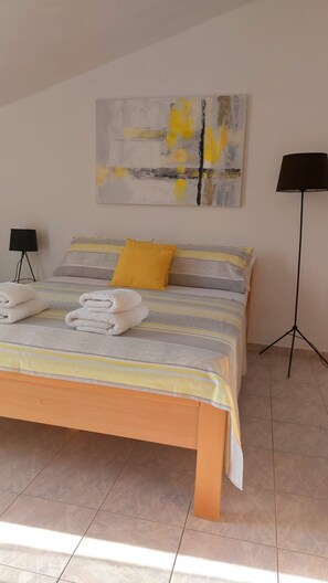 Free WiFi, bed sheets