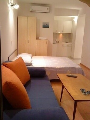 Free WiFi, bed sheets, wheelchair access