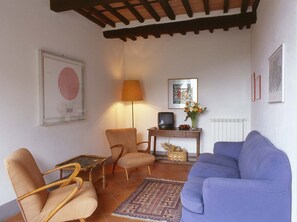 Fernseher, Kamin, DVD-Player