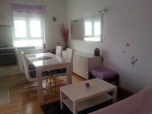 Dining - Apartment in Zagreb with Balcony, WIFI, Washing machine (4292-1) (Zagreb)