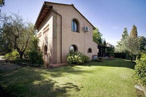 Exterior - Villa in Montopoli In Val D'arno with 2 bedrooms sleeps 5 (Montopoli In Val D'arno)