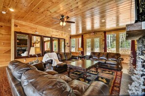 Living area - Greenbrier Estate | 28 Luxury Suites | Two Private Mansions On One Property (Gatlinburg)