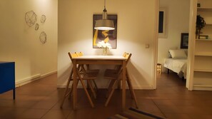 3 chambres, fer et planche à repasser, Wi-Fi, draps fournis