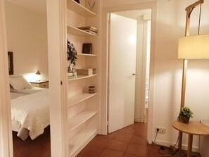 2 bedrooms, iron/ironing board, WiFi, bed sheets - Rambla-Plça Catalunya 2BR, monthly stays -R.H (Barcelona)
