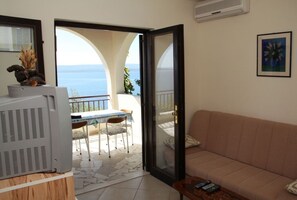 TV - Apartment in Pisak with Seaview, Terrace, Air condition, WIFI (77-2) (Pisak)