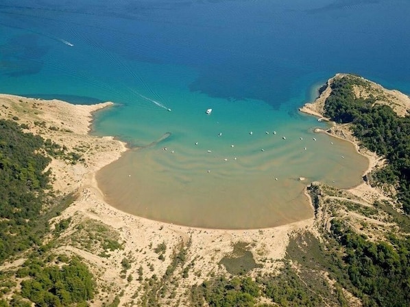 Ubicación cercana a la playa