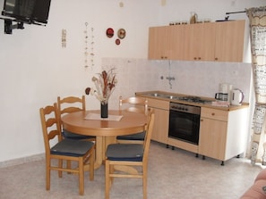 Oven, coffee/tea maker, electric kettle