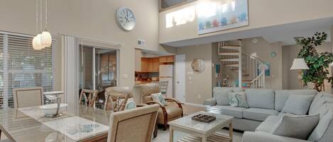 Una Smart TV, un reproductor de DVD, un reproductor estéreo