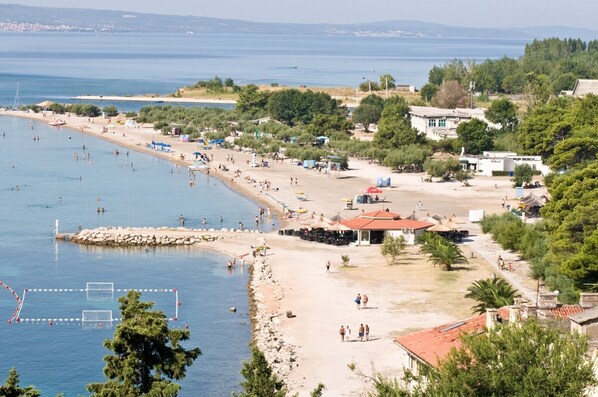 Beach - Apartment in Omiš with Seaview, Balcony, Air condition, WIFI (161-3) (Omiš)