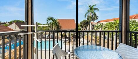 屋外ダイニングエリア