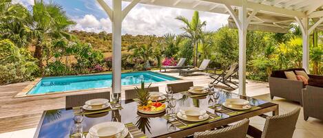 تناول الطعام بالخارج