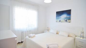 2 dormitorios, tabla de planchar con plancha, wifi gratis y ropa de cama
