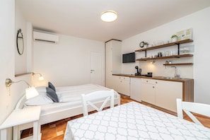In-room safe, WiFi, bed sheets