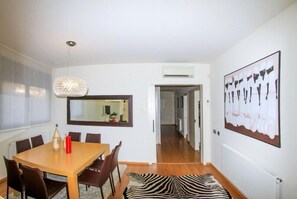 Dining - Club Villamar - Fully detaches 8-persons vila, ideal for families at only 4 kilometers away from ... (Mont Ras)