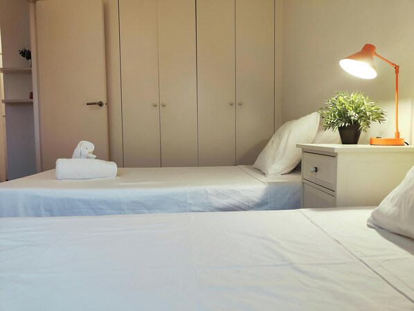 1 slaapkamer, een strijkplank/strijkijzer, wifi, beddengoed