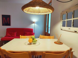 Unclassified image, 4 of 21, button