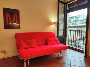 TV - R.G. Central , Tranquil 1BR apt. 2BEDS. La Rambla! (Barcelona)