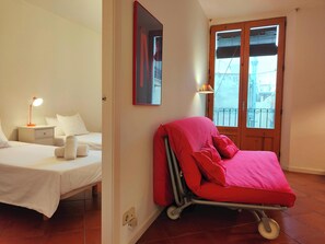 1 slaapkamer, een strijkplank/strijkijzer, wifi, beddengoed