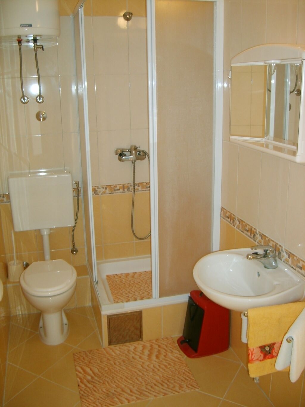 Douche, serviettes fournies