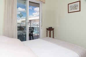 2 bedrooms, iron/ironing board, free WiFi, bed sheets - Spacious Apartment in a Great Family Complex UHC LARIMAR 027 (Salou)
