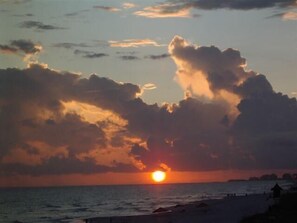 靠近海滩