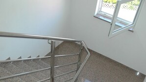 A staircase with metal railings and granite steps. - Apartment in Medulin with Terrace, Air condition, WIFI, Washing machine (64-3) (Medulin)