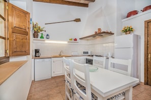 Réfrigérateur, micro-ondes, four, lave-vaisselle