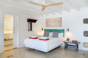 1 slaapkamer, een kluis op de kamer, een strijkplank/strijkijzer