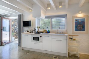 Fridge, microwave, dishwasher, coffee/tea maker