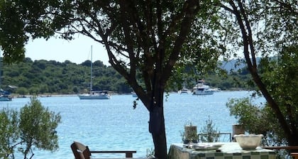 Robinsonhaus in Okrug Gornji mit Meerblick, Terrasse (4452-1)