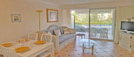 Télévision à écran plat