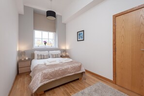 1 bedroom, iron/ironing board, Internet, bed sheets - College Street Apartment - Merchant City (Glasgow)