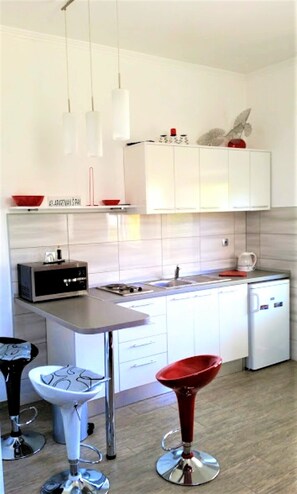 Kühlschrank, Mikrowelle, Wasserkocher