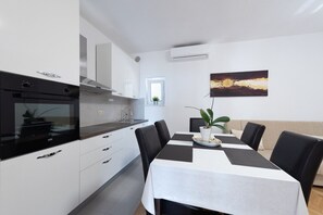Dining - Apartment in Duće with Seaview, Terrace, Air condition, WIFI (3423-2) (Duce)