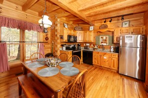 Fridge, microwave, oven, stovetop - Shady Lady Cabin in The Smokies with Beautiful Views, Just 5 miles from Town (Sevierville)