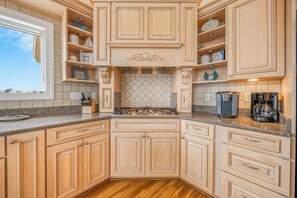 Fridge, microwave, oven, stovetop - Premier SemiOceanfront Dog Friendly w/ Pool, Hot Tub, Elevator, Game Rm, Theater (Salvo)