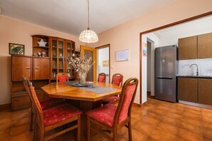 Unclassified image, 2 of 51, button