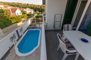 Outdoor dining - Apartment in Supetar with Terrace, Air condition, WIFI (3553-2) (Supetar)