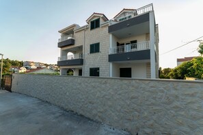 Exterior - Apartment in Supetar with Terrace, Air condition, WIFI (3553-2) (Supetar)
