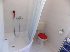Shower, towels