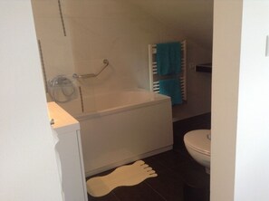 Bathtub, hair dryer, towels