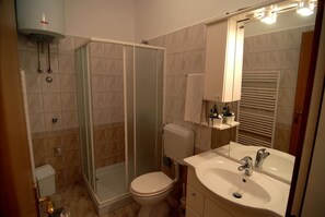 Douche, serviettes fournies