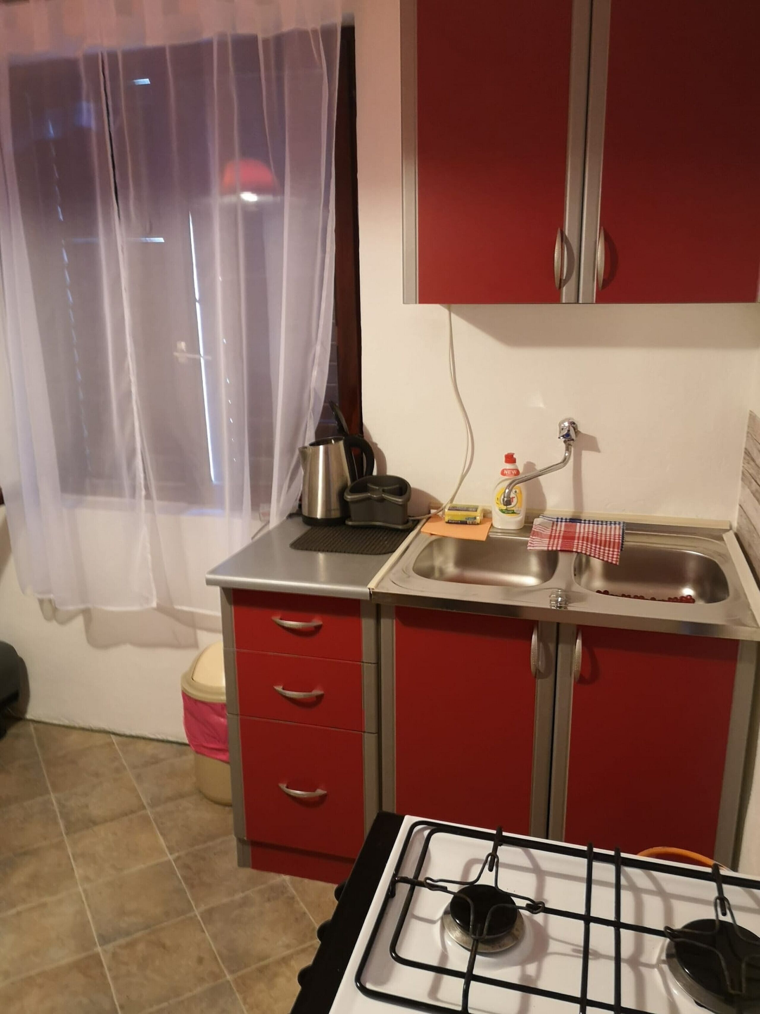 Kühlschrank, Mikrowelle, Ofen, Wasserkocher
