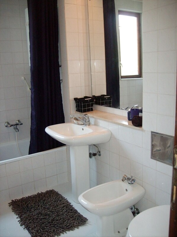 Bathtub, hair dryer, towels